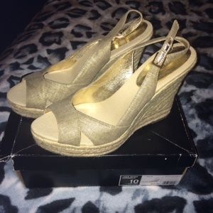 Banana Republic Gold Linen Wedges